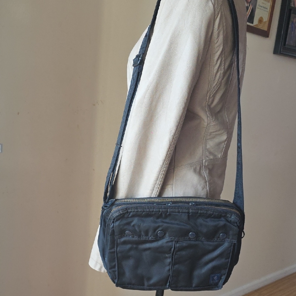 Stylish Black Men's Crossbody Bag